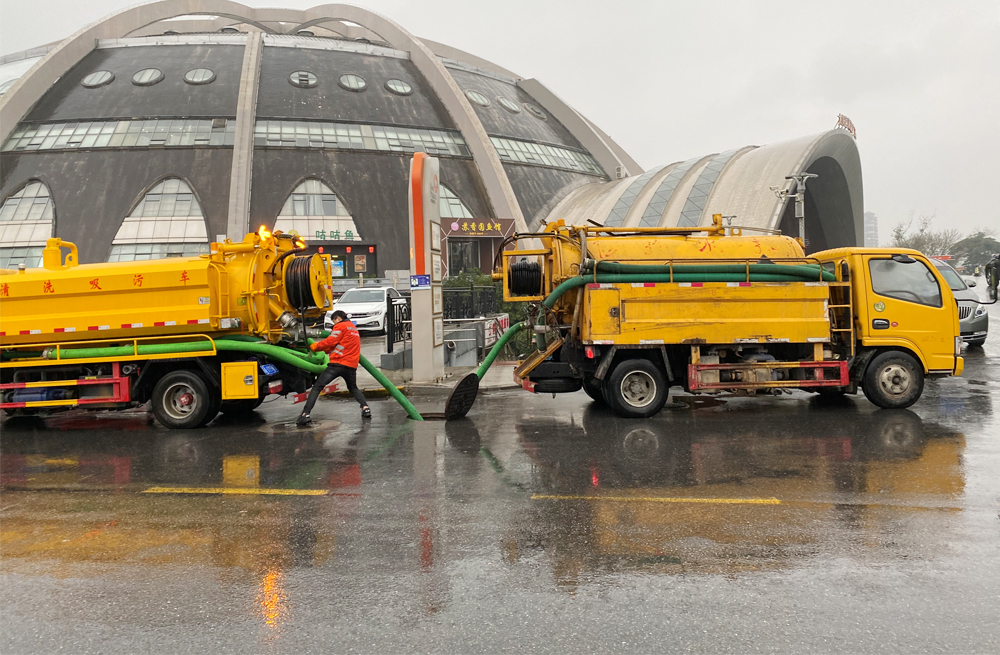 271铁匠营商场管道清淤